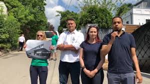 Maybe you would like to learn more about one of these? Dobbenet Tuntetest Tartottak Meszaros Lorinc Es Varkonyi Andrea Kozos Otthona Elott Nuus Hu