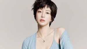 최근 인터넷 커뮤니티에는 '쌍꺼풀의 위력'이라는 제목으로 여러 장의 사진이 올라왔다.공개된 쌍꺼풀의 위력 사진을 보면 김아중, 한예슬, 이민정, 송혜교, 구혜선, 서효림 등 대한민국 미녀 스타들의 사진 원본과 쌍꺼풀을 제거한 사진이 비교된 모습. ì‹œì‚¬ ì´ìŠˆ ìœ ë¨¸ ìˆì»·í•œ í•œì˜ˆìŠ¬