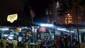 Jika dilihat dari luar, mungkin restoran ini tampak seperti kedai makan biasa sahaja. Razzwey Pekan Station Kampung Baru Restoran Western Murah