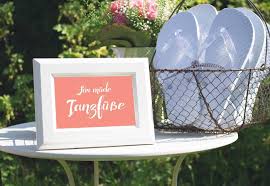 Want to discover art related to flipflops? Flip Flops Zur Hochzeit Tipps Ideen Fur Mude Tanzfusse