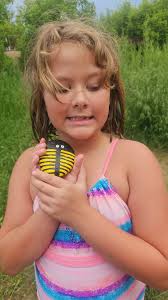 Is there a walking trail to the local creek nearby?