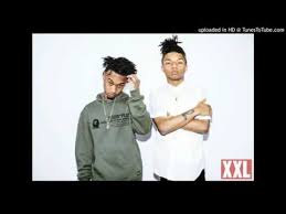 La página presenta la letra y la traducción с английского al español de la canción unlock the swag del álbum «sremmlife» de la banda rae sremmurd. Rae Sremmurd Over Here Feat Bobo Swae K Pop Lyrics Song