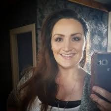 Mari Robertson's Instagram, Twitter & Facebook