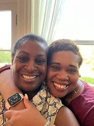 Sonya Galloway's Instagram, Twitter & Facebook