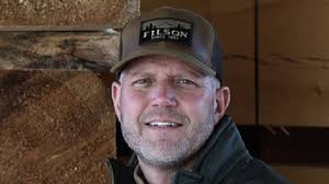 Brave or bashful: How the threat of wolves changes beaver behavior