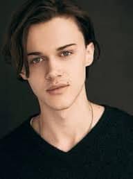 Who does this actor remind you of from the 90's?