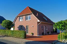 Denn solch eine entscheidung ist bei einem haus ist dies je nach lage unterschiedlich. Einfamilienhaus Bauen Oder Kaufen Lohnt Sich Das Blauarbeit