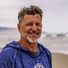 Lee Bender's Instagram, Twitter & Facebook