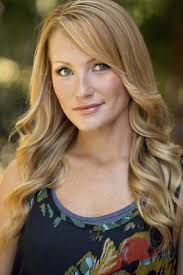 Reparto de Due East (película 2002). Dirigida por Helen Shaver