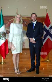 Prince Haakon and Princess Mette-Marit Fidel Herrera Borunda and wife Rosa  Borunda de Herrera visit Prince Haakon and Princess Stock Photo