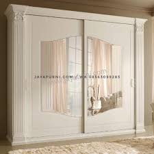 Karena hanya memang perusahaan asal kota ukir ini yang memproduksi furniture jenis ini. Lemari Pakaian 2 Pintu Jumbo Jayafurni Mebel