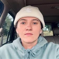 Krista Holcomb (@Krista012597)