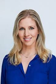 Lara Burns's Instagram, Twitter & Facebook