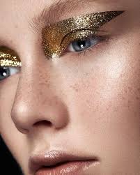 Uñas dramaticas vino / maquillaje de fiesta para morenas timidas kena maquillaje color vino maquillaje colorido maquillaje dramatico : Ideas Increibles De Maquillaje Para Tu Fiesta De Fin De Ano
