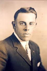 Ollie Willis's Instagram, Twitter & Facebook