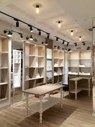 Reforma Integral De Zapateria Por Sube Interiorismo Tienda De Zapatos Tiendas De Complementos Tiendas
