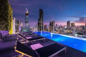 10 betaalbare hotels met infinity pool in bangkok zwembaden zwembad op het dak bangkok