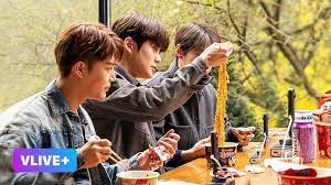 Doyoung mom daddy johnny, son jae, yuta and haechan. V Live Nct Life In Chuncheon Hongcheon The Perfect Chemistry Behind The Scenes Of The Members With Full Of Fun On A Roll