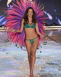 That money doesn't come exclusively from victoria's secret though. How Much Money Do Victoria S Secret Models Earn Ok Magazine