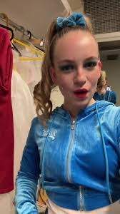 Trista Lawson's Instagram, Twitter & Facebook