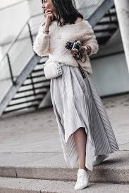 Deshalb sollten sämtliche anderen stücke, mit denen du ihn kombinierst, dezent. Trend Plisseerock So Tragst Du Faltenrocke Im Alltag Julies Dresscode
