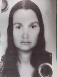 PLEASE! could somebody help me edit this picture from my grandma. She turns  80 next month and id love to put it in a frame. She looks a lot like Mona  Lisa.