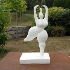 Neben plastik bietet der fachbereich kunst die studiengänge malerei/graﬁk, kunstpädagogik und kunsterziehung an. Nana Art Figur Rohling Grundiert 31 Cm Auf Sockel Kunst Plastik Deko Figur Ebay