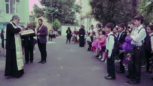 Pe 12 februarie, în toate bisericile ortodoxe din țara noastră sunt prăznuiți sfinţii vasile cel mare, grigorie teologul şi ioan gură de aur, cunoscuţi îndeobşte sub numele de sfinţii trei ierarhi. Deschiderea Anului Scolar 2013 2014 Scoala Gimnaziala Sfintii Trei Ierarhi Bucuresti Youtube