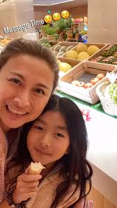 然後約咗我哋嘅大小好朋友，一齊去水療中心玩到食埋夜晚飯都唔願走。玩到夜晚十點先離開，結束好好玩嘅六日深圳之旅。🥰😍😘￼Then we meet  up with our friends at the spa club, massage, play and dinner till late.  Leave at 10pm then go back to HK, ends this wonderful 6 ...