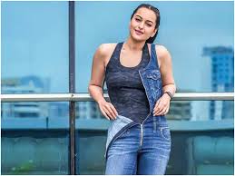 Sonakshi Sinha Check Out Sonakshi Sinha S Fun Throwback Picture Hindi Movie News Times Of India 'i won't talk about my weight anymore'. sonakshi sinha check out sonakshi