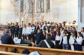 Cardinal reinhard marx was born september 21, 1953 in geseke in the federal republic of germany, the bundesrepublik deutschland. Alemania Los Salesianos Desde Hace 100 Anos Trabajan En Munich El Cardenal Reinhard Marx Agradece El