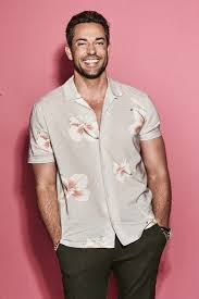 Portal Zachary Levi On Twitter Zachary Levi Levi Funny Zachary