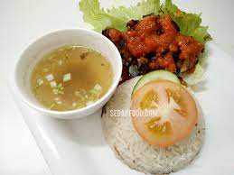 Nasi kebuli ayam, resep klasik yang lezat untuk dinikmati setiap hari apalagi untuk berbuka puasa. Cara Masak Nasi Ayam Yang Mudah Dan Sos Sedap