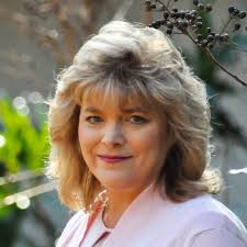 Tammy Dampier's Instagram, Twitter & Facebook