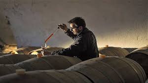 The conundrum has a large spout for easy filling and pouring. Finaltouch Conundrum Decanter Youtube