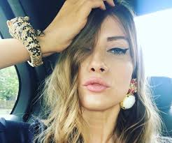 Află din biografia sa ce vârstă și ce înălțime are. Ètiai CÄ Iulia Albu Are O SorÄ Cat Este De FrumoasÄ N As Fi Crezut Adpres Media Adpres Ro