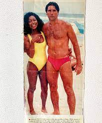 O tricolor venceu mais uma no campeonato gaúcho e garantiu vaga nas quartas de final da competição. Gloria Maria Posa De Maio Ao Lado De Renato Gaucho Em Clique De 20 Anos Atras Redetv