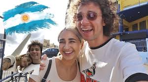 Skabeches:se hacen bromas y juegan entre ellos se celebran y espían polinesios:eeeeeeeeee no se luisito:pues va a distintas partes del mundo pero ya no está haciendo videos por el coronavairuz. Quien Es Luisito Comunica El Famoso Youtuber Mexicano Del Que Se Lo Acusa De Una Supuesta Infidelidad La Nacion