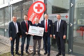 Dieser wird von ihrer bank ausgegeben und besteht aus 5 bis 11 ziffern. Brk Bayerisches Rotes Kreuz Kreisverband Berchtesgadener Land 11 04 2018 Vr Bank Spendet 1 000 Euro Fur Ehrenamtliche Blutspende Helfer Der Brk Bereitschaften