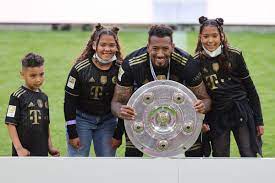 Jerome boateng is a defender and is 6'3 and weighs 174 pounds. A0c7owsmjt3yvm