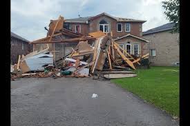 Tornado creates path of destruction in barrie and the videos are terrifying. Op Wgo8 Qcnscm
