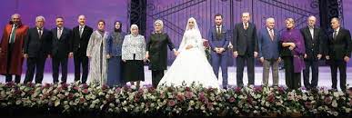 İçişleri bakanı süleyman soylu, avcılar'da düğünde nikah şahidi olurken, evlenen çifte anne ve babalarını birbirlerinden biraz. Icisleri Bakani Suleyman Soylu Nun Oglu Engin Levent Soylu Evlendi Gundem Haberleri