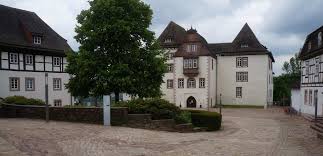 ✅ 55 2 inserate hat der suchalgorithmus zu ihrer suche nach haus mieten fürstenberg gefunden. 8 Millionen Euro Fur Schloss Furstenberg Der Lowe