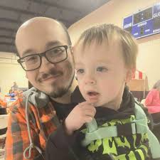 What are the must-see and must-eat places in downtown Evansville, Indiana?