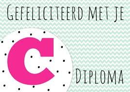 Ook kleding waaronder de welbekende professor toga is voorradig! Felicitatiekaartje C Diploma Geslaagd Kaarten Kaartje2go