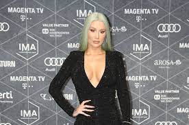 Azalea moved to the united states at the age of 16 to pursue a career in music, and has since resided in los angeles. Iggy Azalea Plans To Take A Break From Music Billboard