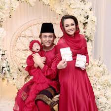 02.03.2021 · gambar baju yang serasi buat acara haqiqah anak | download now koleksi gambar lucu orang tua dan anak naik sepeda motor. Sekitar Mjlis Aqiqah Eshaal Anak Stacy Akim 5 Gambar Hd Baca Lagi Gosip Gaun Perkawinan Gaun Pengiring Pengantin