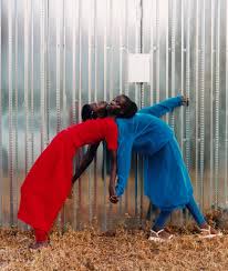 𝐄𝐱𝐩𝐥𝐨𝐫𝐞 𝐕𝐓𝐒, 𝐄𝐱𝐩𝐚𝐧𝐝 𝐘𝐨𝐮𝐫 𝐖𝐚𝐲𝐬 𝐨𝐟 𝐁𝐞𝐢𝐧𝐠,  𝐋𝐢𝐬𝐭𝐞𝐧𝐢𝐧𝐠, 𝐚𝐧𝐝 𝐊𝐧𝐨𝐰𝐢𝐧𝐠!🌟🌱🎨 Let's look at  𝑼𝒏𝒕𝒊𝒕𝒍𝒆𝒅 (𝑻𝒓𝒖𝒔𝒕), a 2018 work created by 𝐓𝐲𝐥𝐞𝐫  𝐌𝐢𝐭𝐜𝐡𝐞𝐥𝐥 (American, b. 1995). Spend time with ...