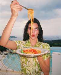 Kendalljenner Pasta Howtopic Brunette Cute Beautiful Models In 2020 Kendall Jenner Kendall Kendall Jenner Style