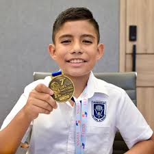 Felicidades a Fernando, ganador del sorteo En Hermosillo, Cumpliendo ganas!  🎉 Hoy recibió su nuevo auto eléctrico 🚗⚡, gracias a su responsabilidad  como #HermosillenseCumplido. Su entusiasmo nos motiva a seguir reconociendo  a